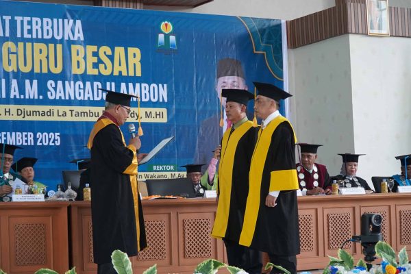 Dua Guru Besar UIN Ambon Dikukuhkan