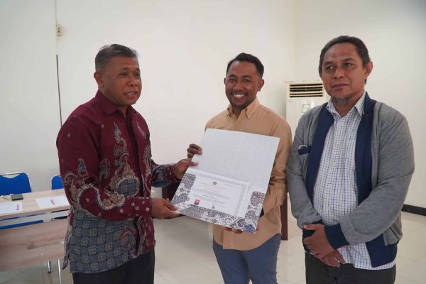 43 Dosen UIN Ambon Terima Sertifikat Sertifikasi