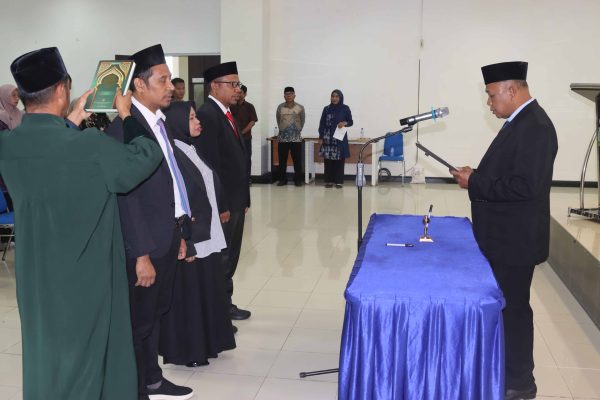 Rektor Lantik Kabag dan Kasubbag di UIN Ambon